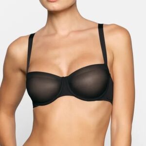 SKIMS No Show Unlined Balconette Bra
